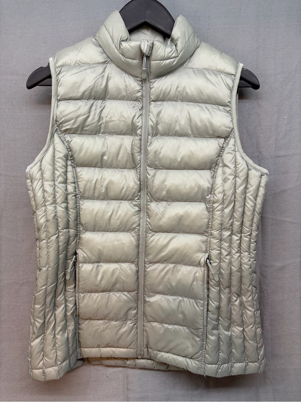 32° heat women’s size medium zippered puffer vest light gray two front pockets